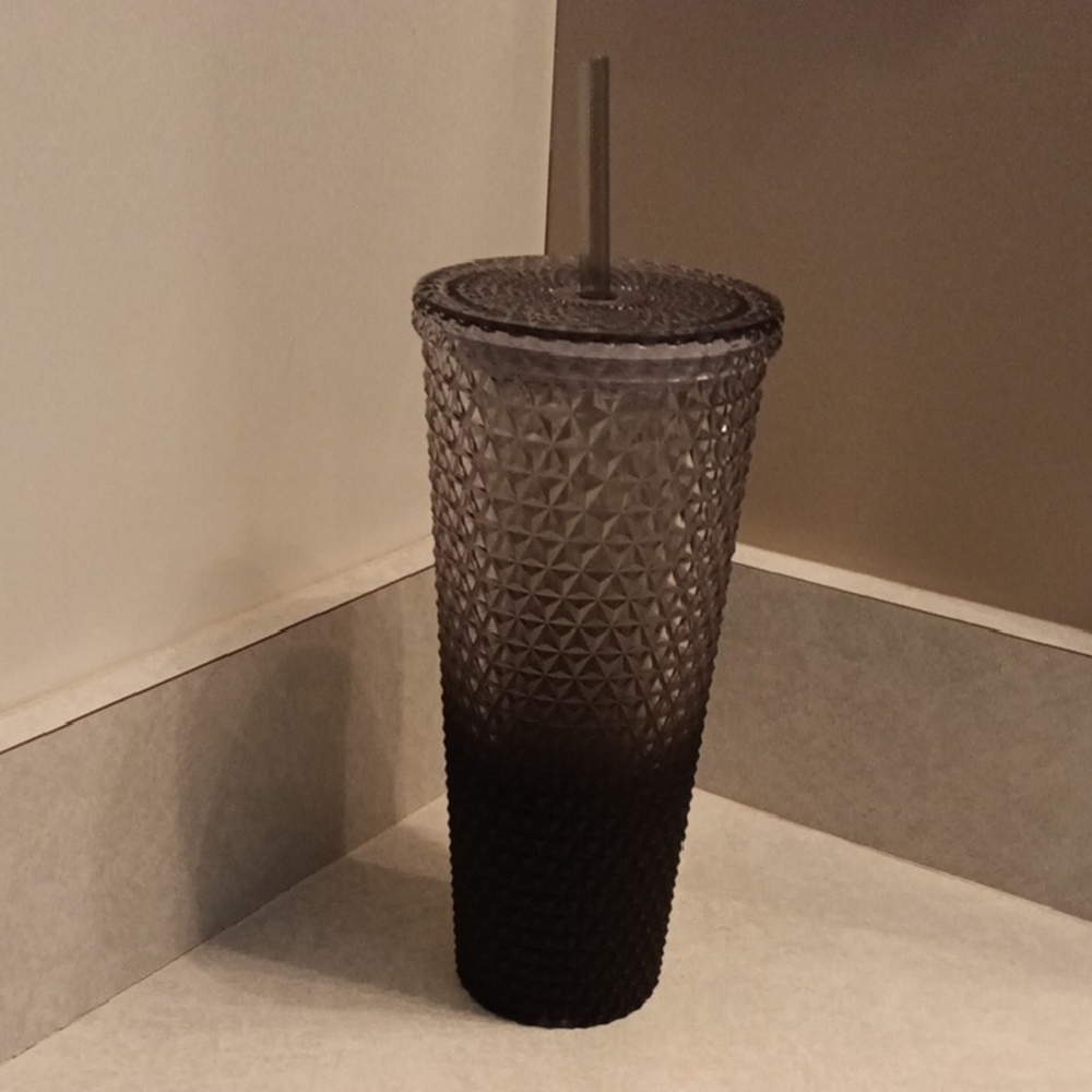 Mainstays Textured Black Tumbler with Straw.